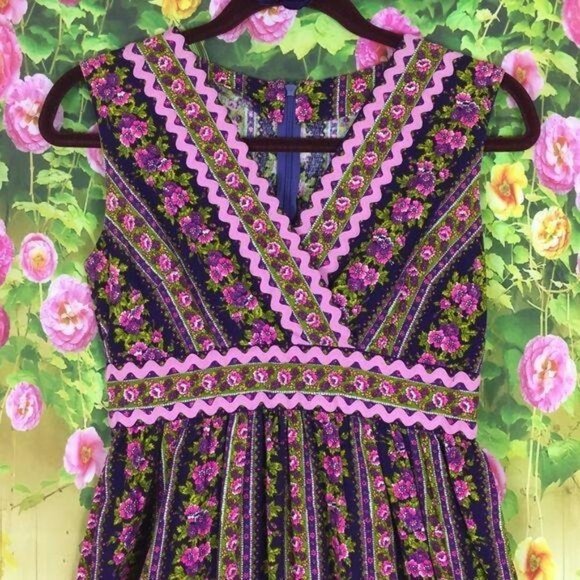 VINTAGE Purple Floral Dress - Picture 2 of 5